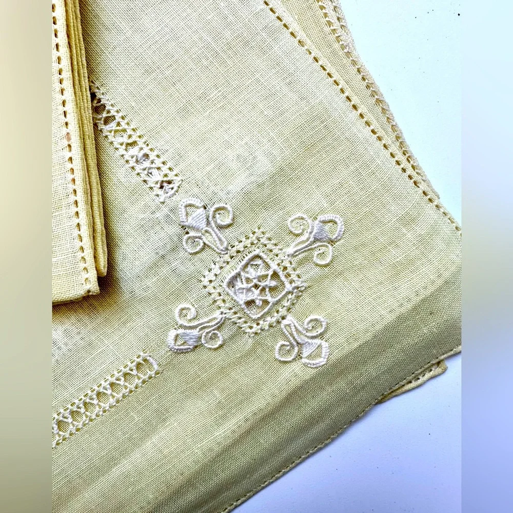 8 Linen Embroidered Hemstitched Placemats & Napkins, like new